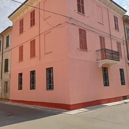 Fiore Apartments Fiorenzuola dʼArda Dış mekan fotoğraf